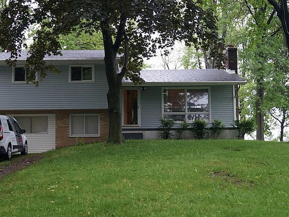 3rd image of 1941 Dennis Dr