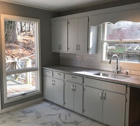 4th image of 300 N Hampton Rd