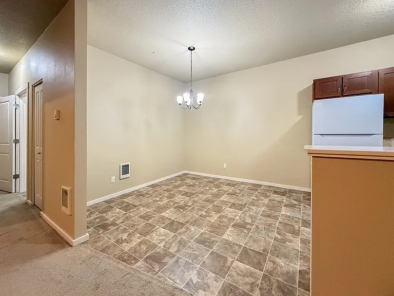Catron Apartments - 1-3 Bedrooms 2 Bathrooms with In Unit Washer/Dryer and Internet — Photo 66