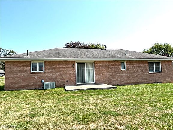 3rd image of 1330 Parkview Dr
