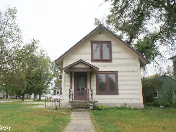 804 1st St, Webster City, IA 50595