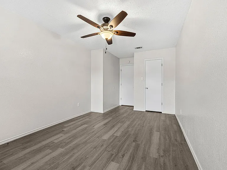 1005 Judy Ln — Photo 4