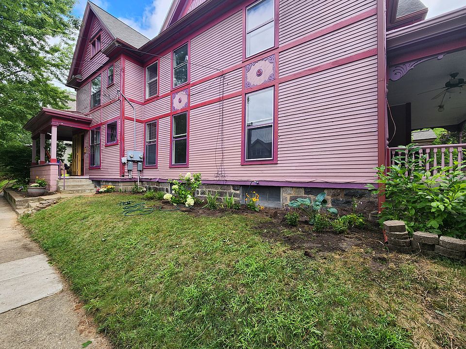 1st image of 906 Fairmount St SE