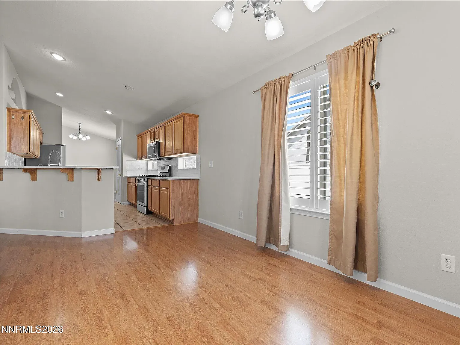 3 bed, 2035 sqft, $2,900 — Photo 3