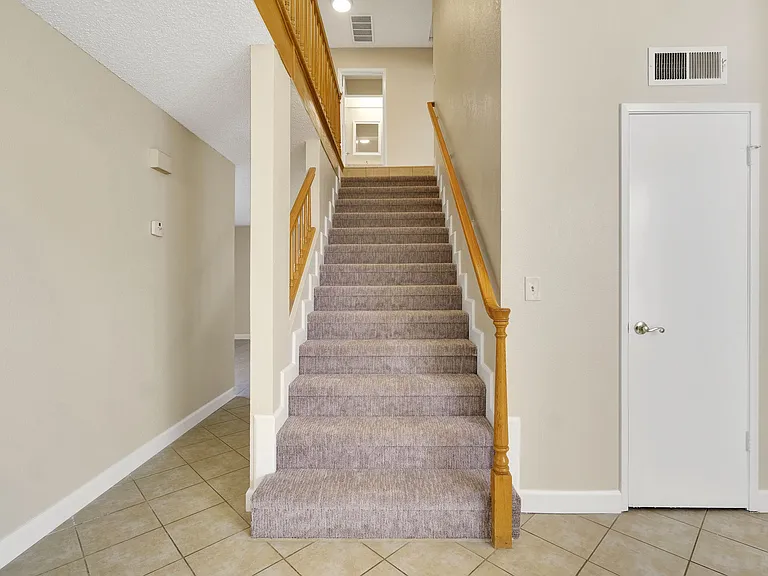6733 N Warren Ave — Photo 15