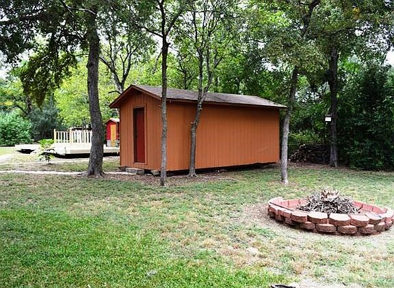 Shop with electricity and a/c