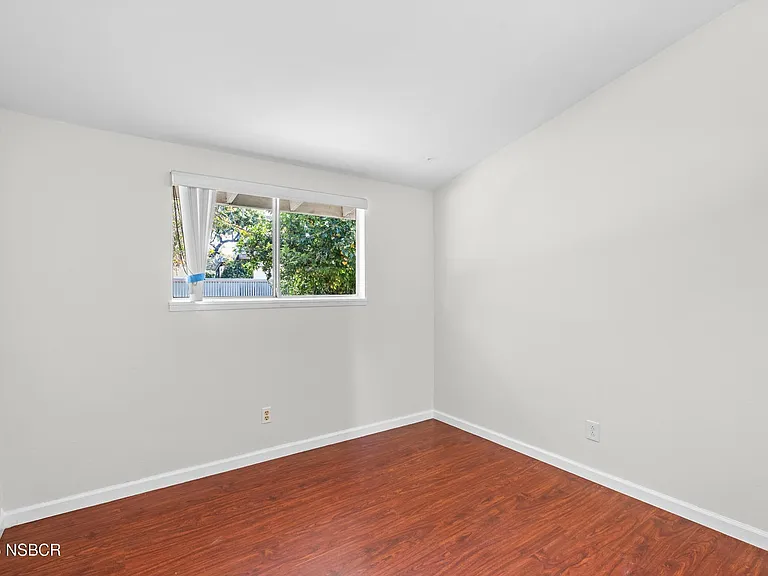 400 E Cherry Ave — Photo 3