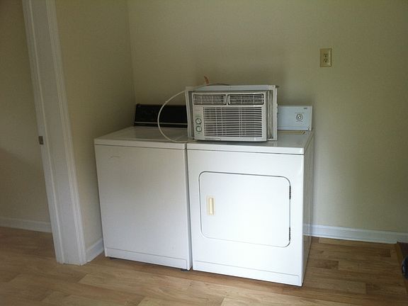 Washer/Dryer included