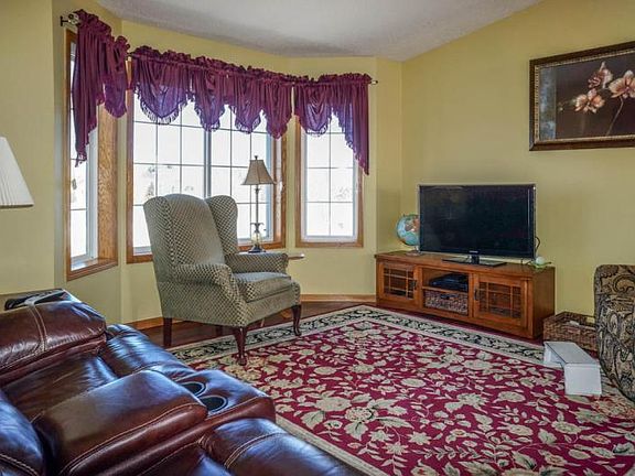 4th image of 607 Cottonwood Dr