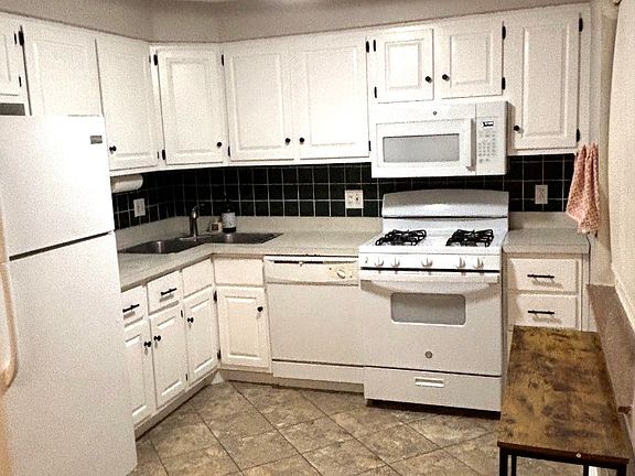 2nd image of 4186 Larchview Dr