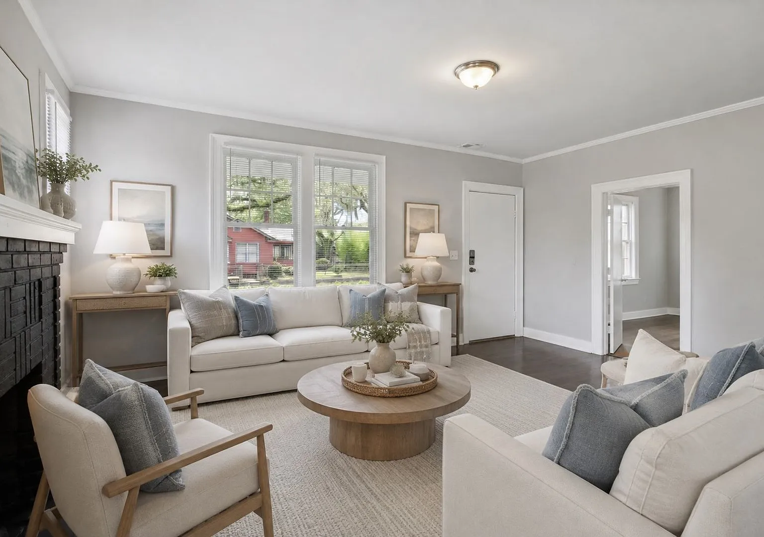Large Unfurnished 2BR/1BA Downtown Home Walking Distance to Forsyth Park and Daffin Park — Photo 1