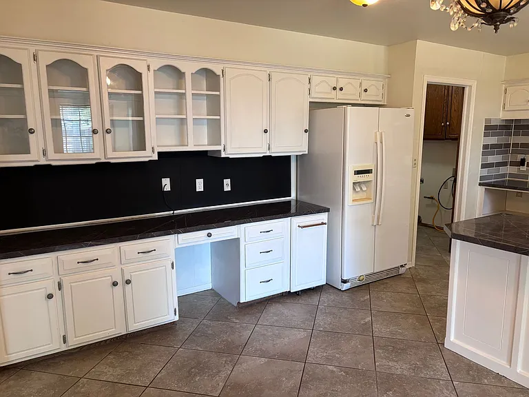 802 Amity Ln — Photo 15