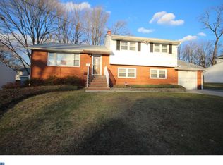 18 Barnett Rd, Lawrence Township, NJ 08648