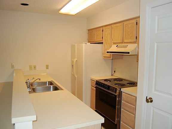 3rd image of 4254 Pinehurst Cir Unit Q5
