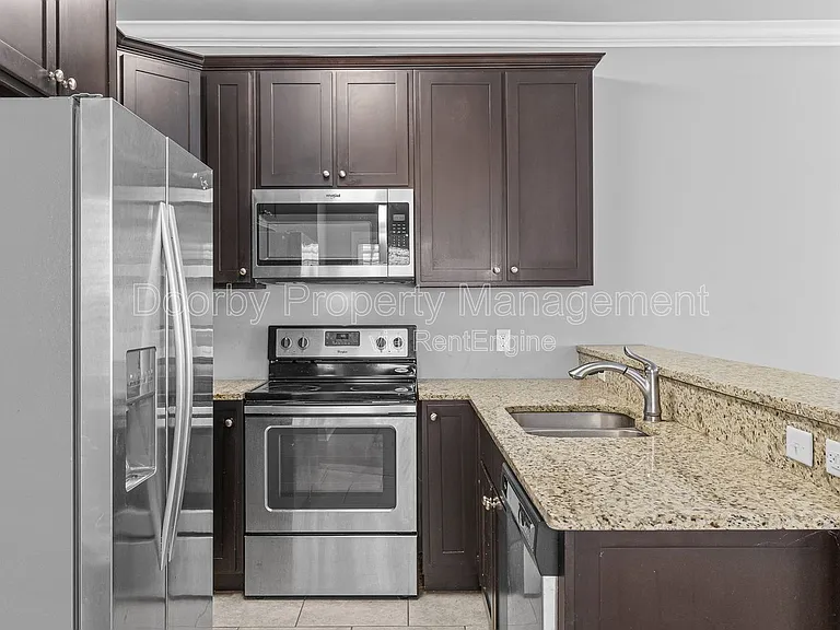 723 Ladd Ave — Photo 3