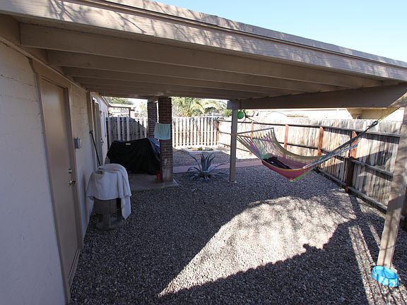 4th image of 2844 N Dodge Blvd