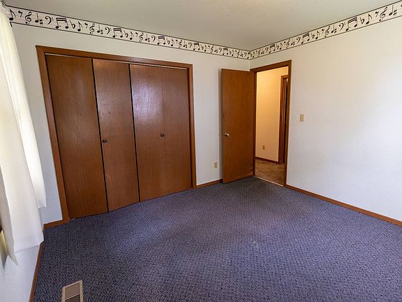 3rd image of 102 Maple St