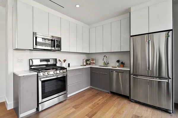 Rented by REAL New York | media 23