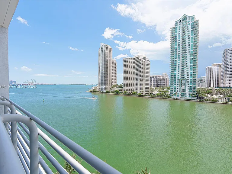 325 Biscayne Blvd #821 — Photo 2