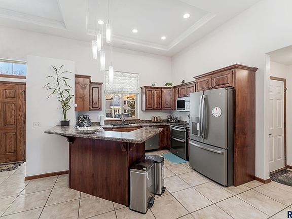 4th image of 900 W Sterling Oak Dr