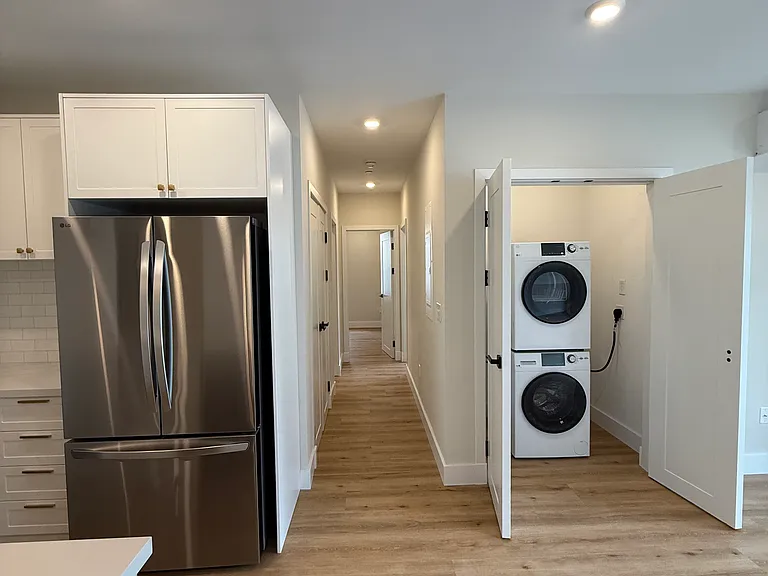 476 Warren St #204 — Photo 5