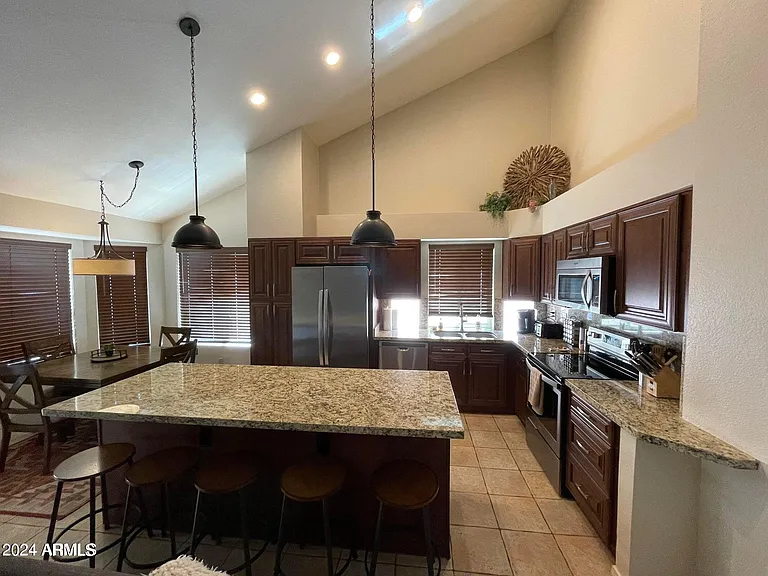 2322 E Millbrae Ct — Photo 7