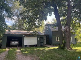 712 Southside St, Valley Springs, SD 57068