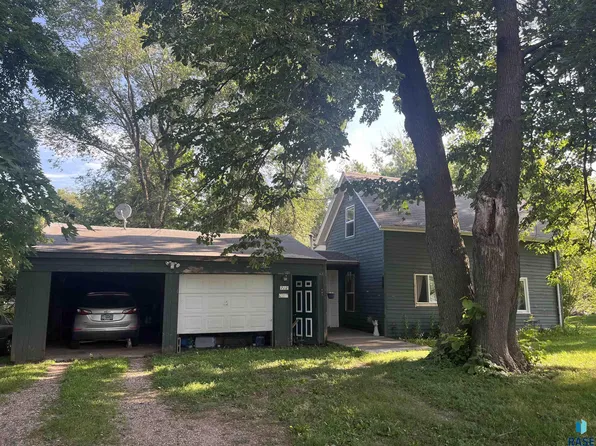 712 Southside St, Valley Springs, SD 57068