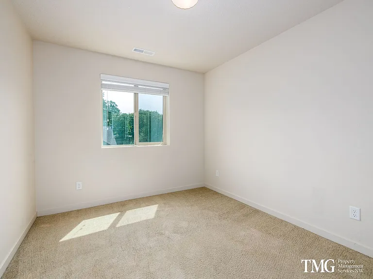 710 NW 7th Ave — Photo 11