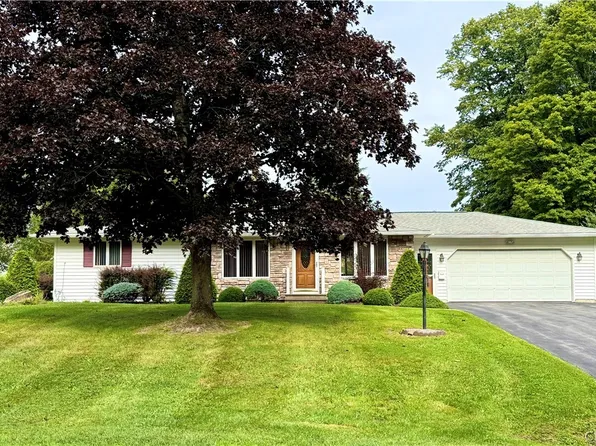 155 Valley View Rd, New Hartford, NY 13413