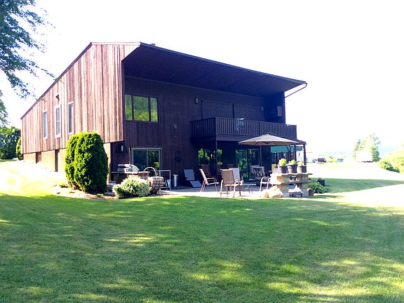 Rear/ entertainment area