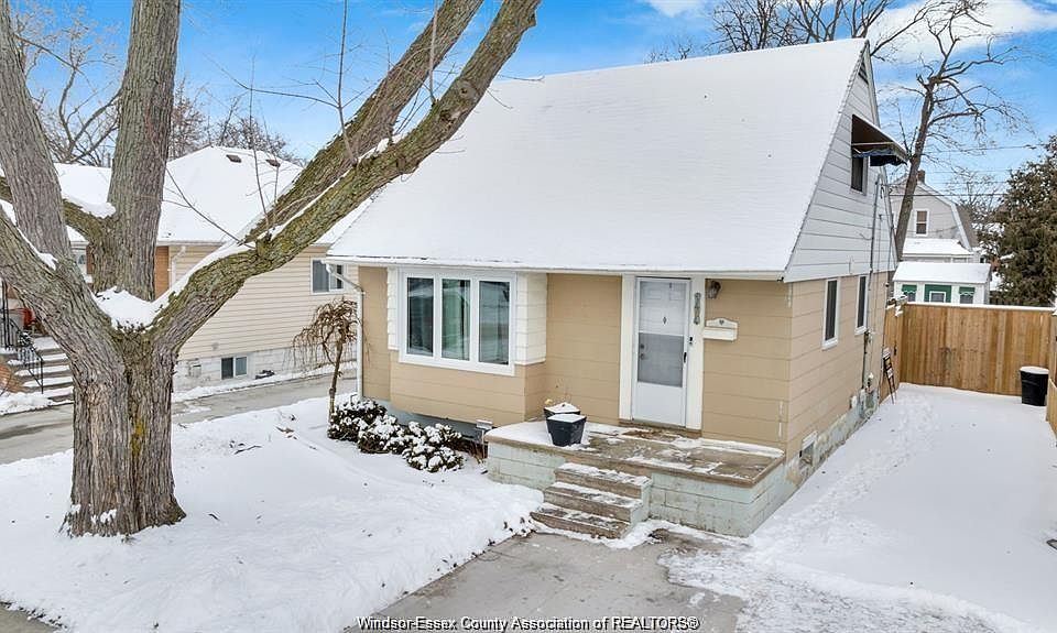 1st image of 1484 Francois Rd