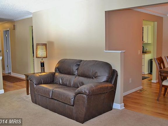 4th image of 320 Longwood Dr