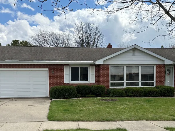 1401 Crest Ln, Rochelle, IL 61068