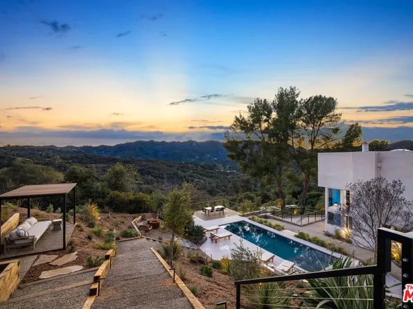 20711 Hillside Dr, Topanga, CA 90290