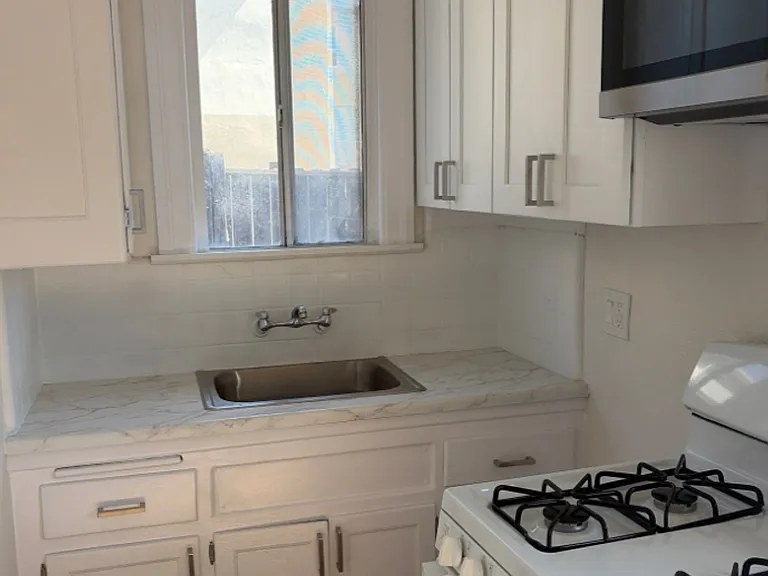 1918 N Grace Ave — Photo 3