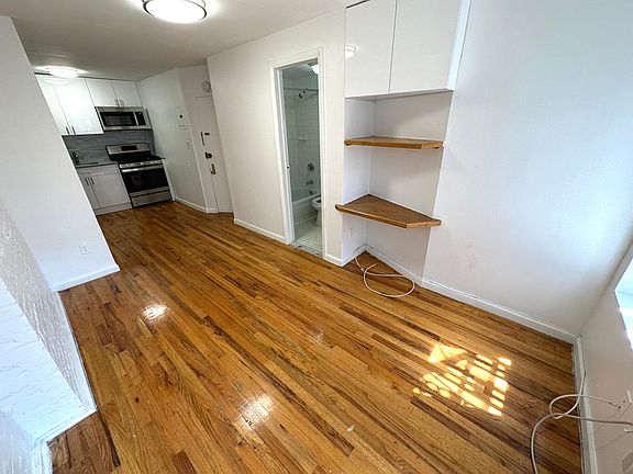 4th image of 322 E 6th St APT 12A