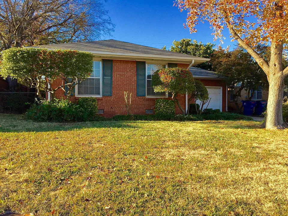 2417 Gladstone Ter