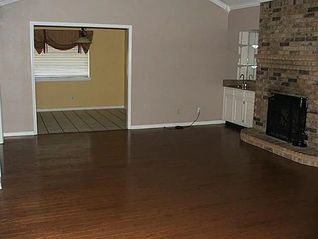 3 bed, 1816 sqft, $2,300 — Photo 4