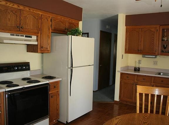 3rd image of 201 Jasper Ln