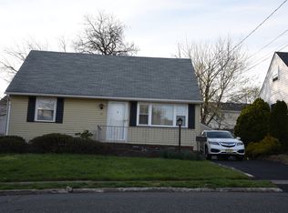 27 Meadow Dr, Totowa, NJ 07512