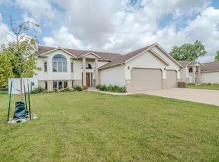 2501 Parkview Dr S, Fargo, ND 58103