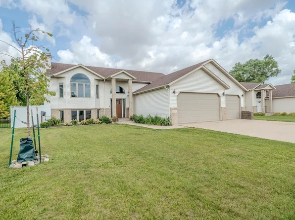 2501 Parkview Dr S, Fargo, ND 58103