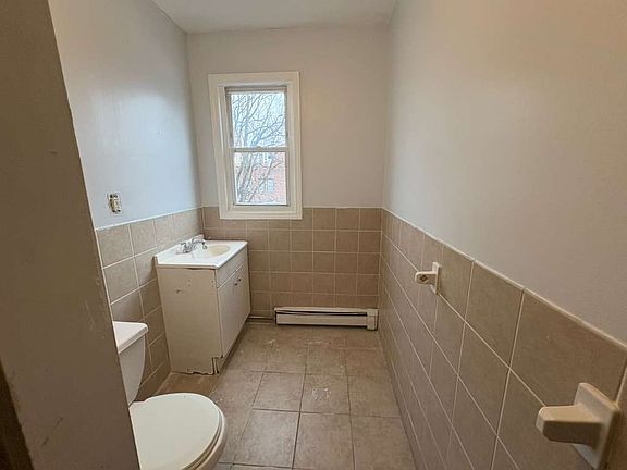 4th image of 549 Summer St #2B---1B