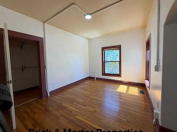 4th image of 611 E Telegraph St #0