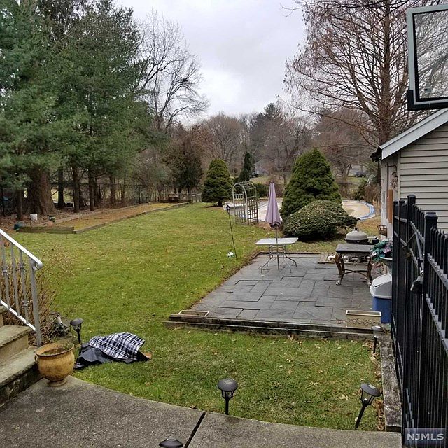 2nd image of 290 Piermont Rd