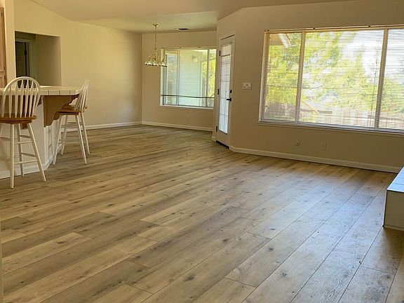 3rd image of 11240 Mountain View Ct