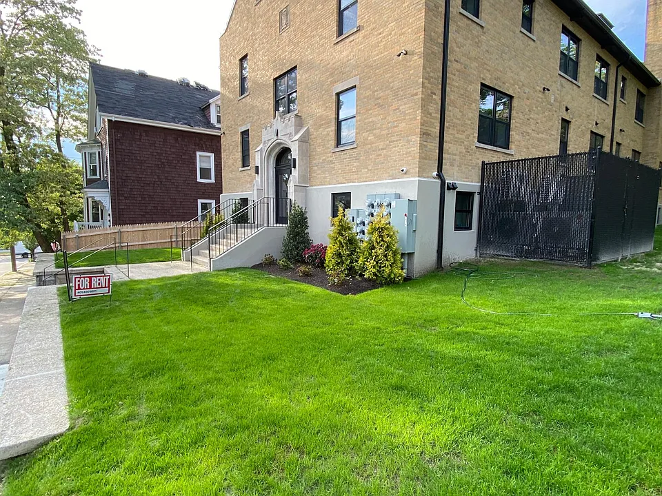 18 8th St #111