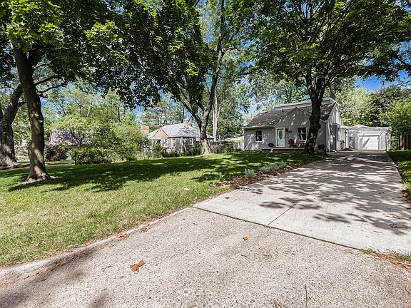 2nd image of 2657 Elmwood Ave
