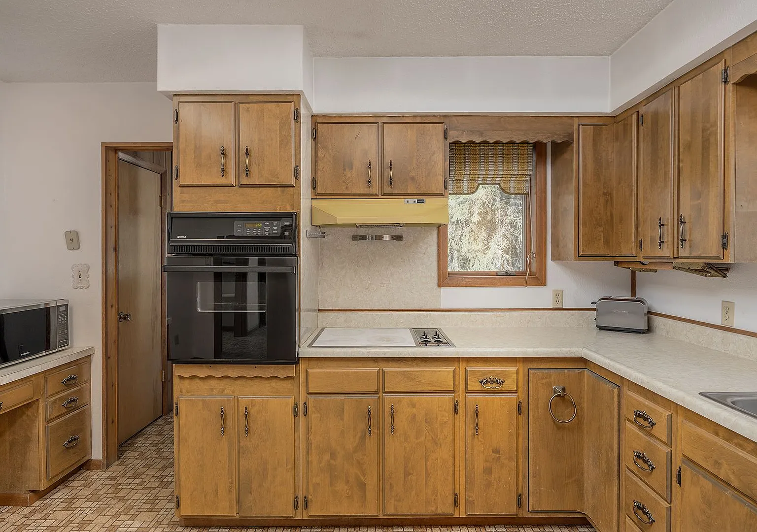 Vintage Charm Meets Modern Comfort in Fairbanks! — Photo 4